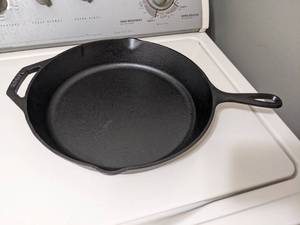 lot 1157 image: Lodge Cast Iron Skillet.
