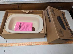 lot 1164 image: Pampered Chef Stoneware Rectangular LidBowl