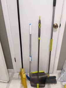 lot 1171 image: Brooms & Dustpan