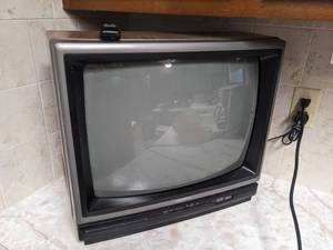 lot 1176 image: Magnavox Tv W Remote