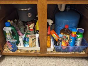 lot 1182 image: Contents Under Sink  Chemicals  See Pics