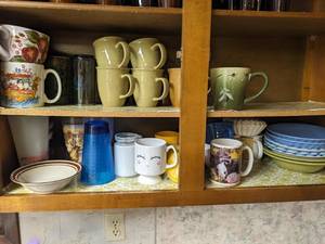lot 1193 image: Various CupsMugsBowls