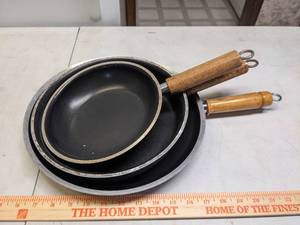 lot 1194 image: (3) Vintage Mirro Skillets