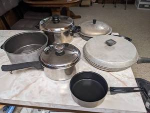 lot 1195 image: Various Pots  See Pics