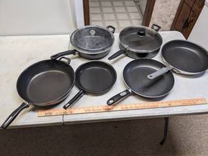 lot 1197 image: Various Pans  See Pics