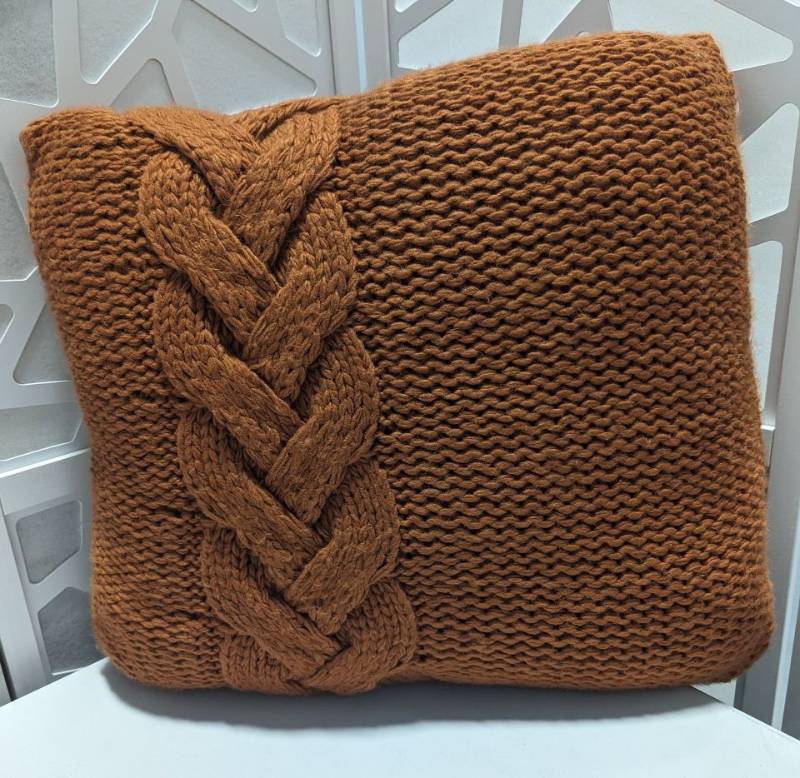 lot 334987 image: THROW PILLOW- 24 x 24. Rust