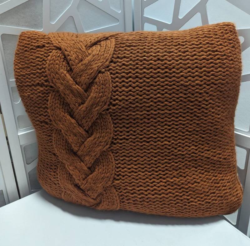 lot 334988 image: THROW PILLOW- 24 x 24. Rust