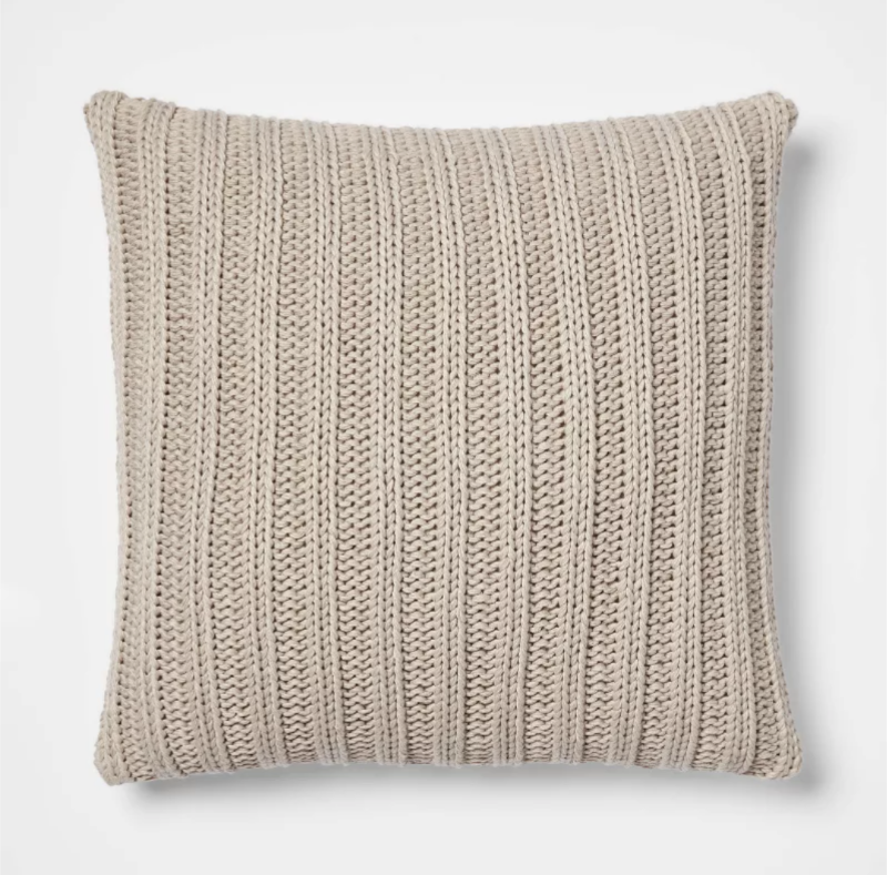 lot 334998 image: THROW PILLOW- 18 x 18 Oversized Chunky Knit. Neutral