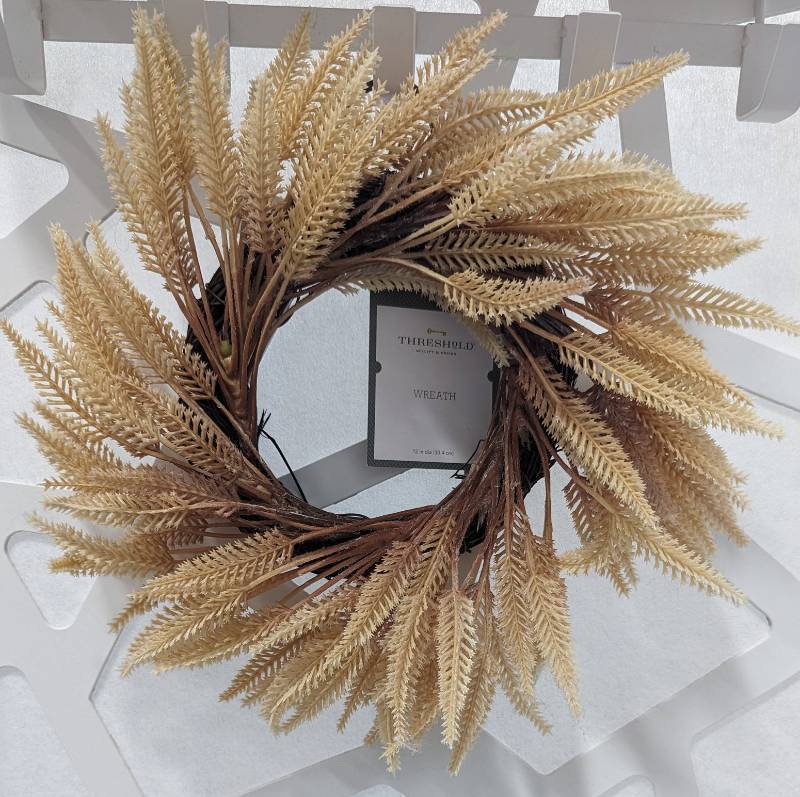 lot 100260 image: WREATH- 12 Faux Bleached Wheat Grass