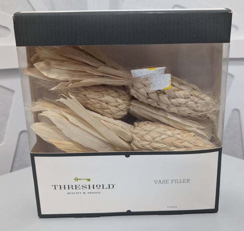 lot 100281 image: VASE FILLER- Small Braided Bleached Cornhusks.