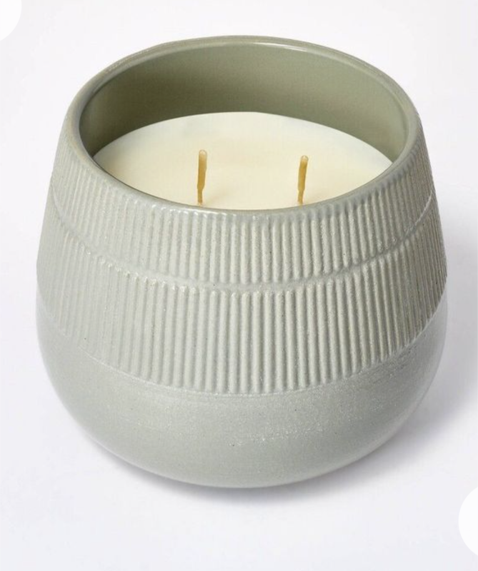 lot 100288 image: CANDLE- 25oz Nutmeg and Amber