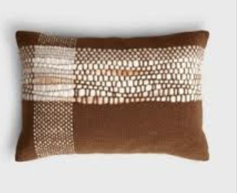lot 100303 image: TOSS PILLOW- 20 x 14 Lumbar. Neutral Browns