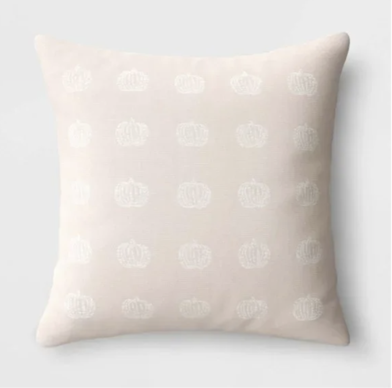 lot 100310 image: THROW PILLOW- 18 x 18 Pumpkin Print. LinenCream