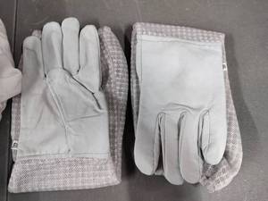 lot 1081 image: 4XL Beekeeping Suit