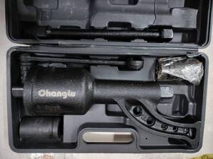 lot 5781 image: Heavy Duty Manual Torque Tire Wrench