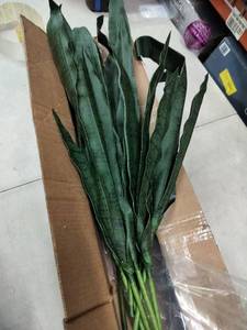lot 5788 image: Case of 8 Green Floral Decor