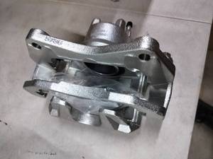 lot 5793 image: A Premium Front Disc Brake Caliper for Unknown Vehicle , Set of 2