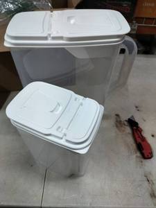 lot 5794 image: Set of 2 Plastic Food Storage Containers