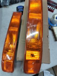 lot 5798 image: Set of Turn Signal Lamps for Unknown Vehicle