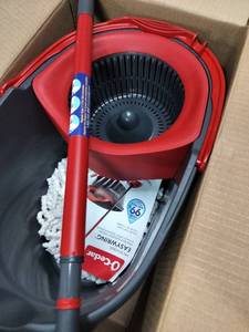 lot 5822 image: O Cedar Microfiber EasyWring Spin Mop System