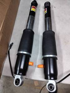 lot 5861 image: Air Shocks for Unknown Vehicle