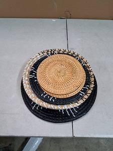 lot 3633 image: Hanging Woven Wall Decor