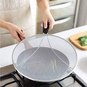 lot 3653 image: Large Splatter Screen For Frying Pan 15