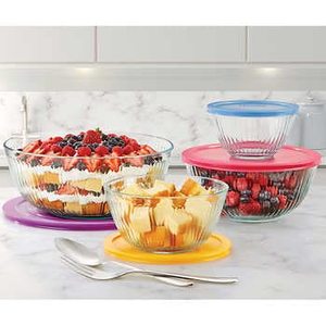 lot 1031 image: Pyrex Glass Mixing Bowls with Lids (8-Piece Set) Retail $48.37