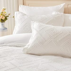lot 24826 image: EMME White Duvet Cover Queen, Tufted Microfiber Comforter Cover Set, Textured Boho Bedding Sets Queen for All Seasons, 3 Pieces Duvet Cover Full, 1 Duvet Cover  2 Pillowcases (White, Queen)  unsure if pillow cases included 