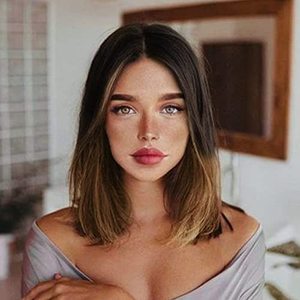lot 25269 image: BECUS Short Ombre Brown Wig Straight Lace Front Shoulder Length Synthetic Wigs for BlackWhite Women 12 inches(Black Hair with Brown end)