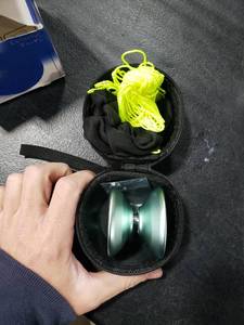 lot 2599 image: WATIEOBOO Yoyo Professional Unresponsive Yoyo, Metal Yoyo for Kids Beginner Replacement Responsive Ball Bearing Storage Bag  Glove and 10 Yoyo Strings (Light Blue)