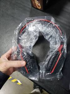 lot 2644 image: 5.8 GHz Headphones Black And Red