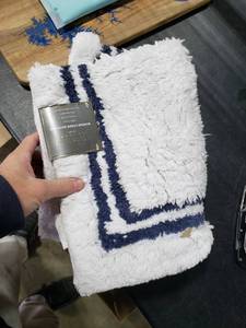 lot 2662 image: Field Crest Boarder Stripe Bath Rug