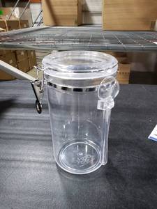 lot 2682 image: Oggi Clear Clamp Canister wScoop (9 H, 72 oz)