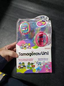 lot 2683 image: Tamagotchi Uni - Pink (43351)