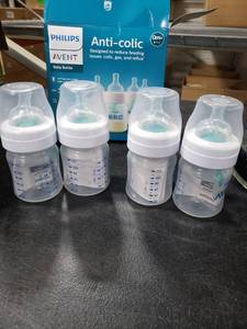 lot 2722 image: Philips AVENT Anti-Colic Baby Bottles with AirFree Vent, 4oz, 4pk, Clear, SCY70104