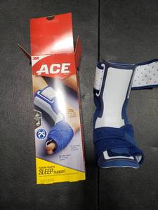 lot 2749 image: ACE Brand Plantar Fasciitis Sleep Support, Foot Brace Stays in Place All Night, Plantar Fasciitis Brace With Secure Fit and Long-Lasting Comfort, Sleep Support for Left and Right Foot, 8 to 15