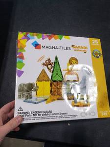lot 2843 image: MAGNA-TILES Safari Animals 25-Piece Magnetic Construction Set, The ORIGINAL Magnetic Building Brand