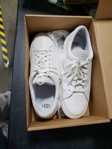 lot 2862 image: UGG Mens BAYSIDER Low Weather Sneaker, White Leather, 11 - Retail $99.96