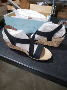 lot 2863 image: LifeStride WomensWomens Mexico Wedge Sandal, Black, 10 W US