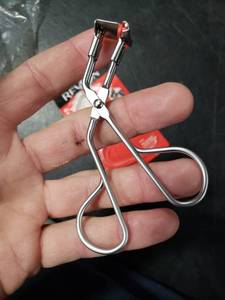 lot 2877 image: Revlon Eyelash Curler, Precision Curl Control for Short Lashes, Lifts & Defines, Easy to Use (Pack of 1)