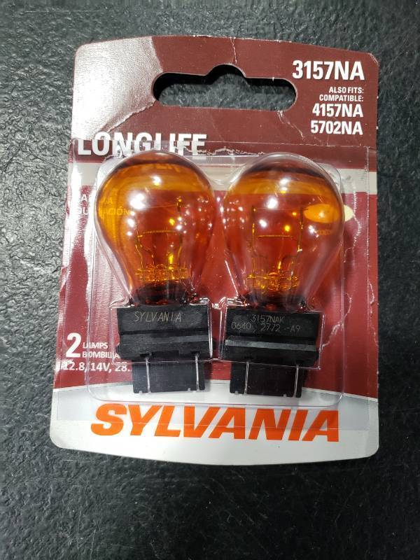 lot 3479 image: Sylvania Longlife Lights 3157NA