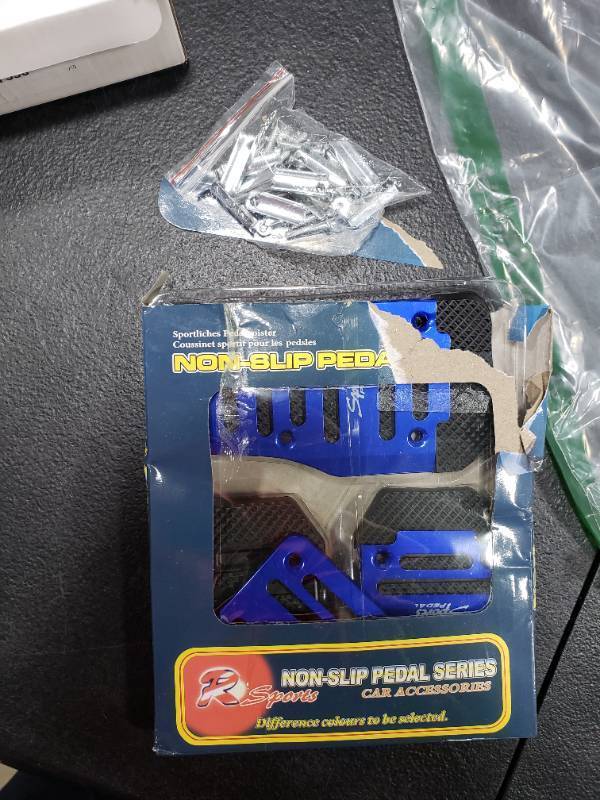 lot 4297 image: SZSS-CAR 3pcs Nonslip MT Car Pedal Pads Auto Sports Gas Fuel Petrol Clutch Brake Pad Cover Foot Pedals Rest Plate Kits For Manual Transmission Car