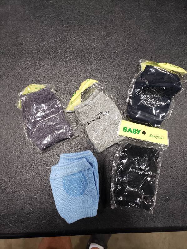 lot 5522 image: 5 Pack Baby Kneepads