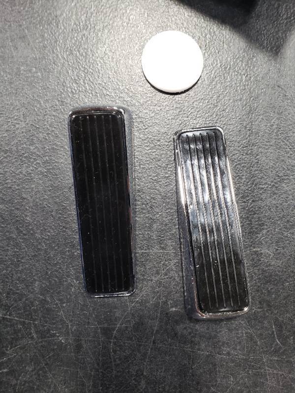 lot 6302 image: 2pk Door Stoppers
