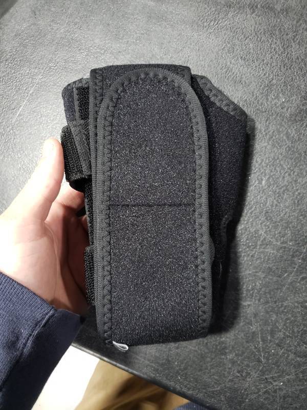 lot 1481 image: JUANWAN Dog Knee Brace Leg Braces - Dog Canine Knee Stifle Brace Wrap Dog Knee Brace for Torn ACL Hind Leg Joint Pain Muscle Sore Pet Brace Reduces Pain and Inflammation (S)