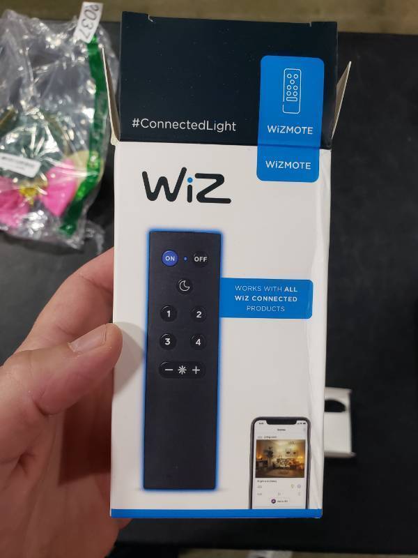 lot 2038 image: WiZ 2.4Ghz WiFi Remote, Black - Pack of 1 - Compatible With All WiZ Connected Products