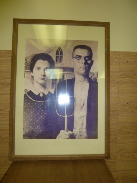 lot 61 image: LARGE AMERICAN GOTHIC PRINT