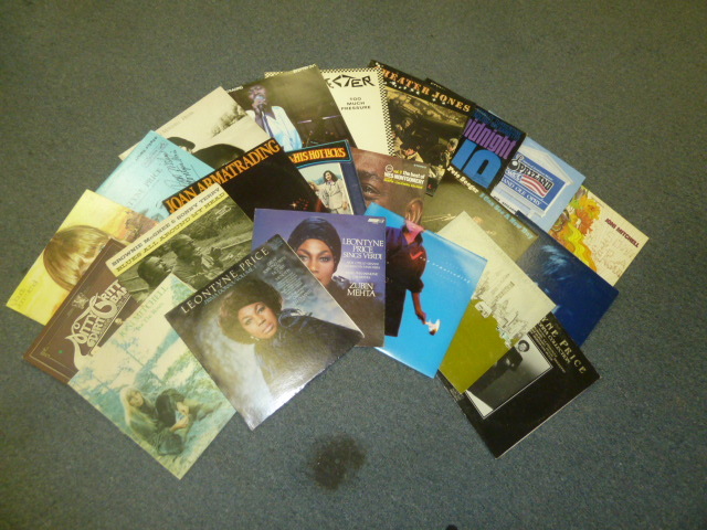 lot 48 image: LARGE LOT OF RECORDS
