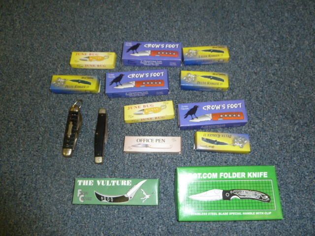 lot 47 image: LARGE LOT OF POCKET KNIVES